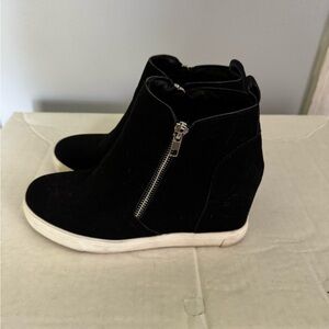 Athlefit Wedge Black Sneakers - Size 8.5